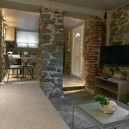 Апартаменты Petra's House *